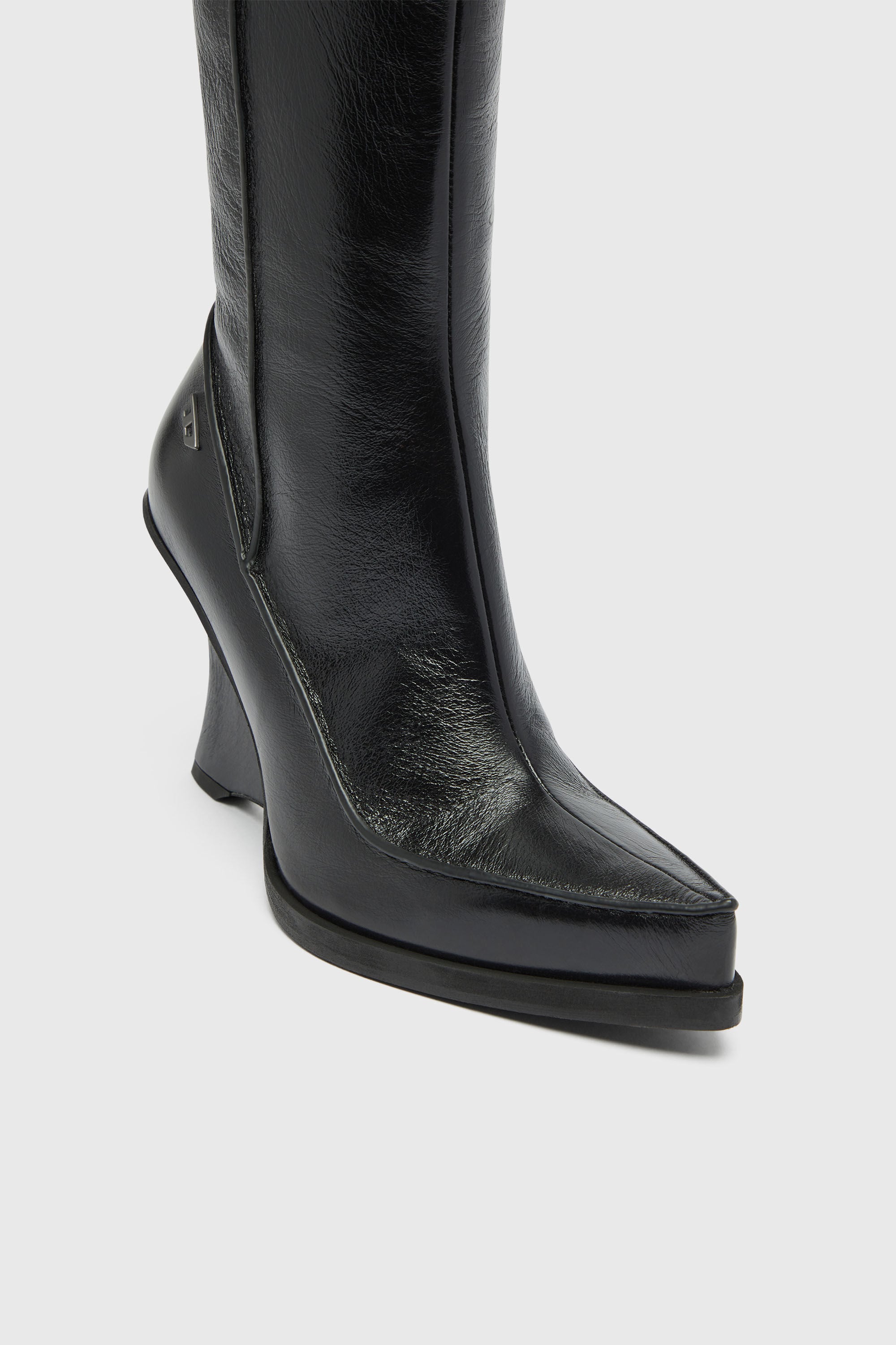 Diesel - D-LUCETTE-90-KB W, Woman's D-Lucette-Knee-high boots in leather in null - 5