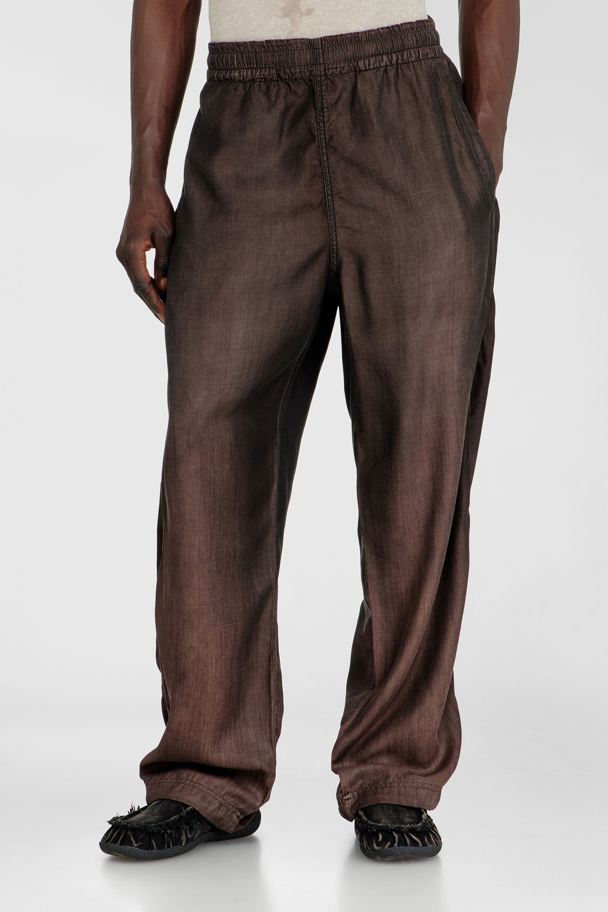 Diesel - Unisex's Relaxed Jeans D-Roder 068YF, Dark Brown - 2