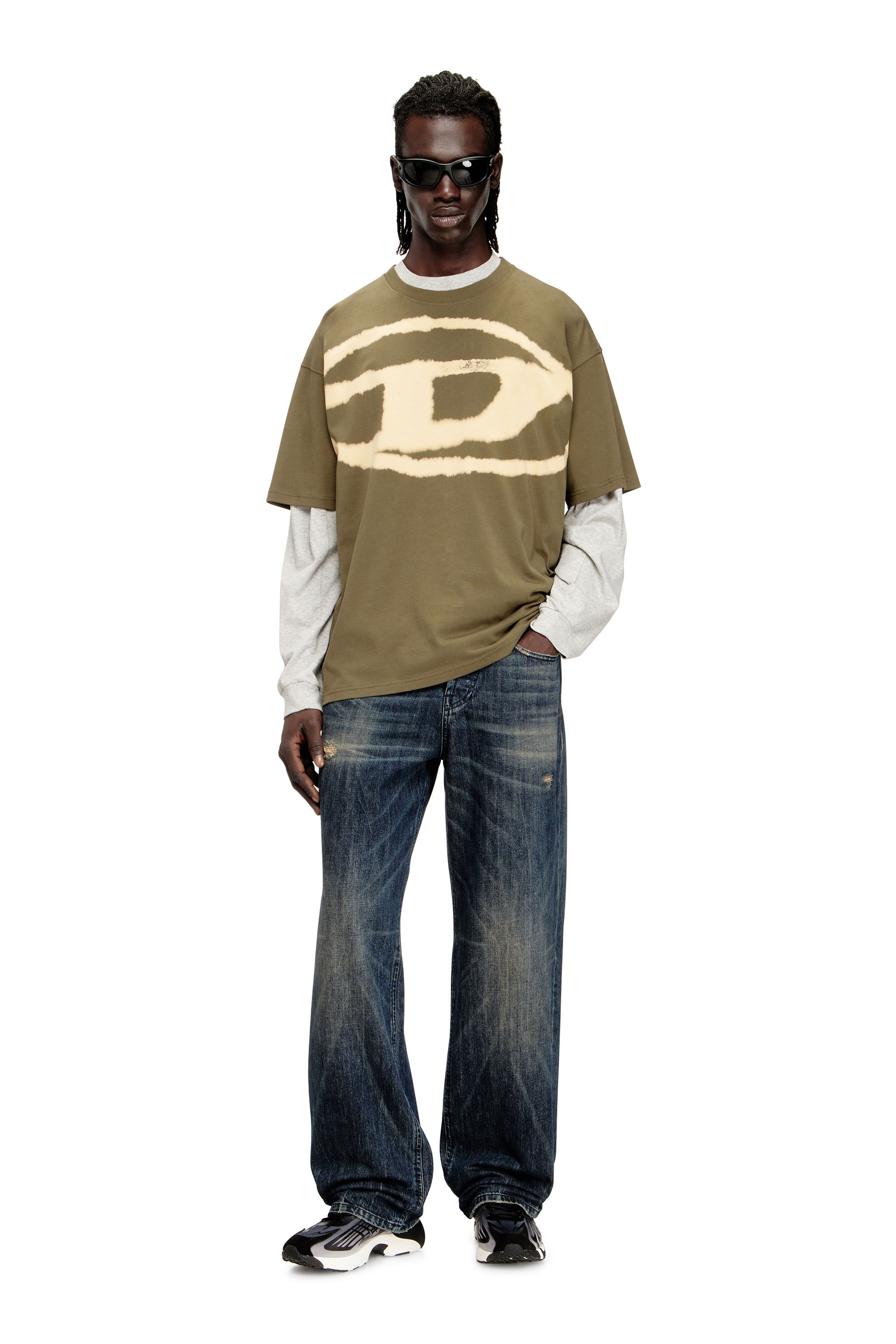 Diesel - T-BOXT-BLEACH, Man's T-shirt with bleached Oval D logo in Military Green - 1
