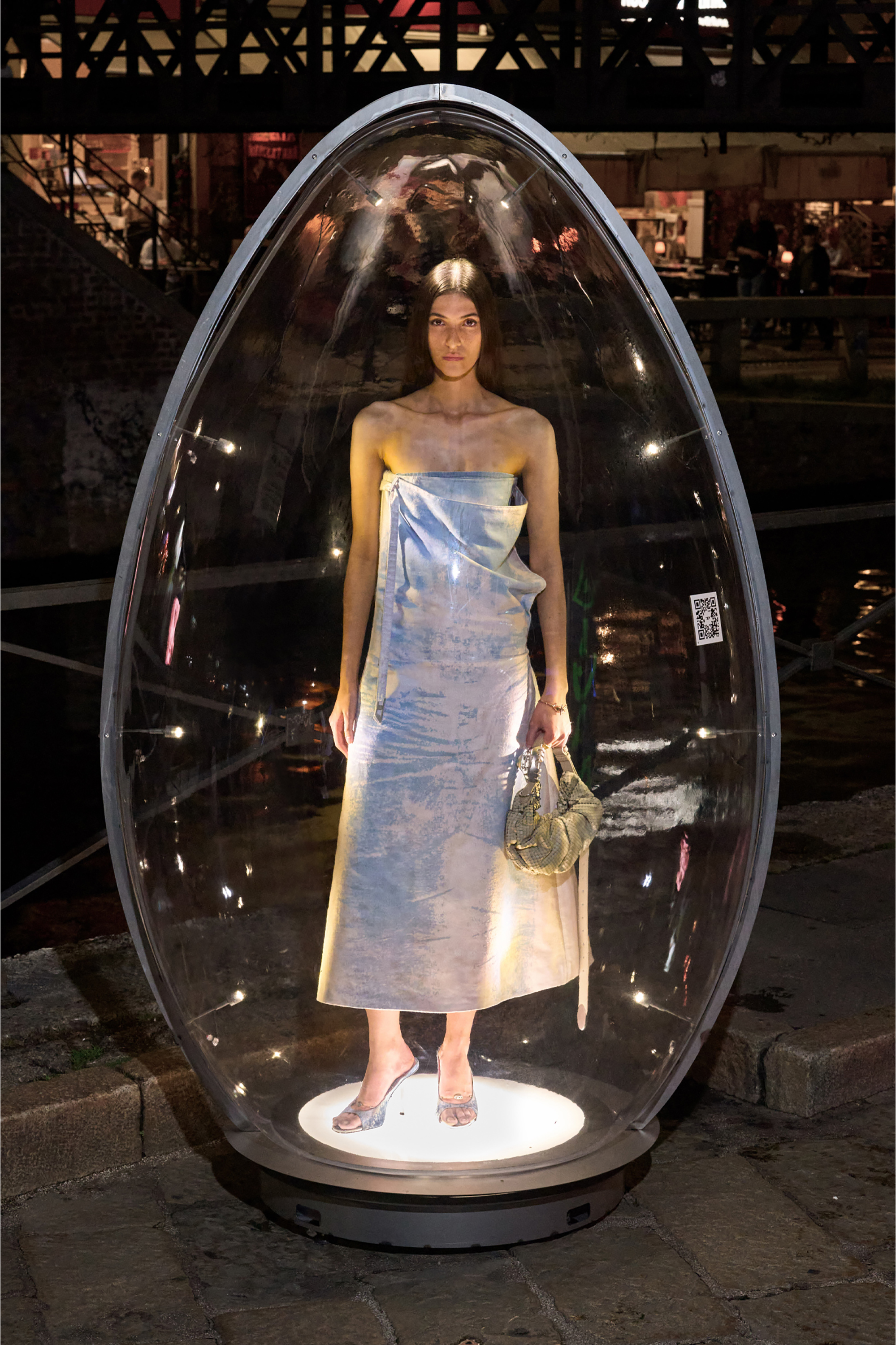 Diesel - GRAB-D HOBO S, Woman's Grab-D-Scrunched hobo bag in textured leather in Beige - 2